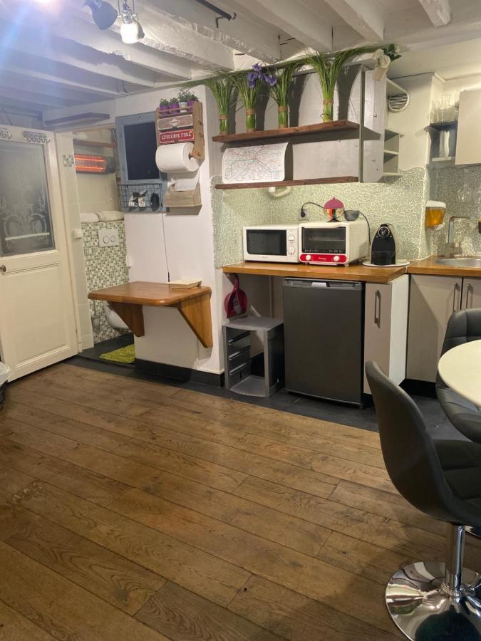Studio Canal Saint Martin Apartment Paris